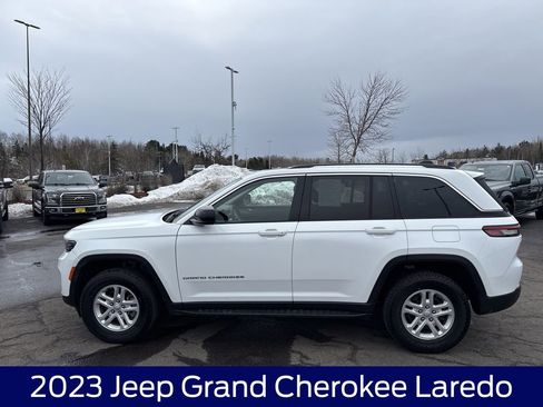 Used 2023 Jeep Grand Cherokee Laredo image 10