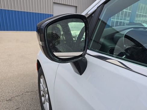 Used 2025 Chrysler Pacifica Select FWD image 6