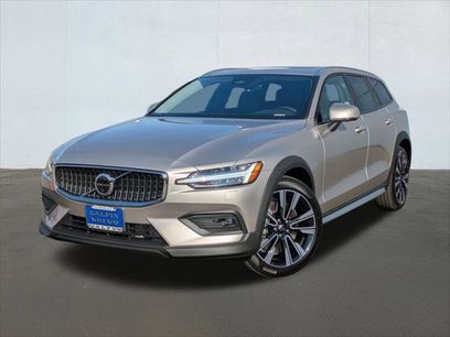 New 2026 Volvo V60 B5 Cross Country Ultra w/ Climate Package