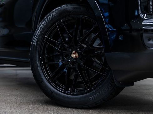 Certified 2025 Porsche Cayenne Coupe image 12