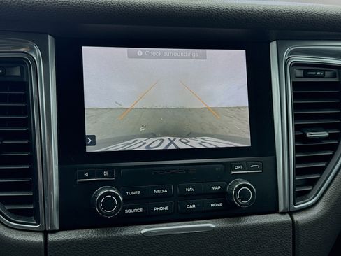 Used 2017 Porsche Macan S image 10