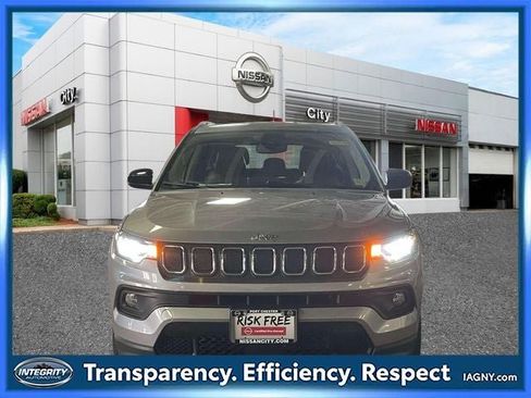 Used 2022 Jeep Compass Latitude AWD/4WD image 2