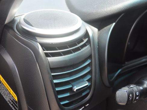 Used 2016 Kia Soul FWD image 31