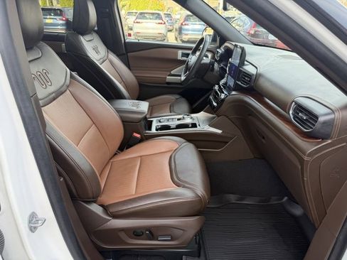 Used 2023 Ford Explorer King Ranch w/ Technology Package image 56