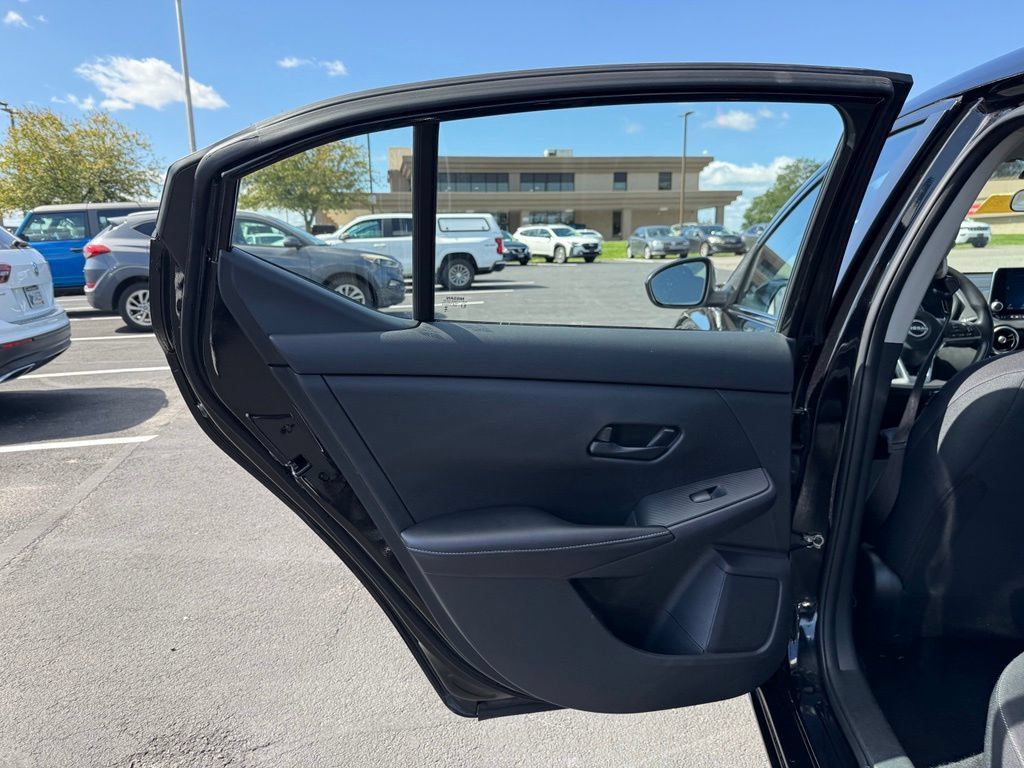 Used 2025 Nissan Sentra SV FWD image 10