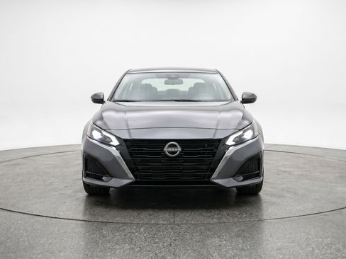 Used 2025 Nissan Altima 2.5 SV FWD image 2