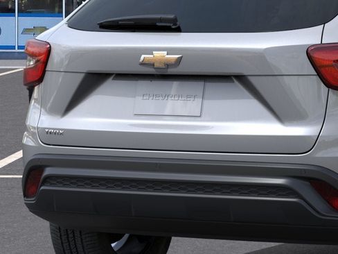 New 2026 Chevrolet Trax LS w/ LS Convenience Package FWD image 38