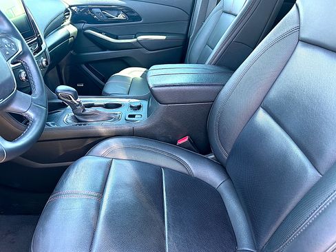 Used 2023 Chevrolet Traverse RS FWD image 6