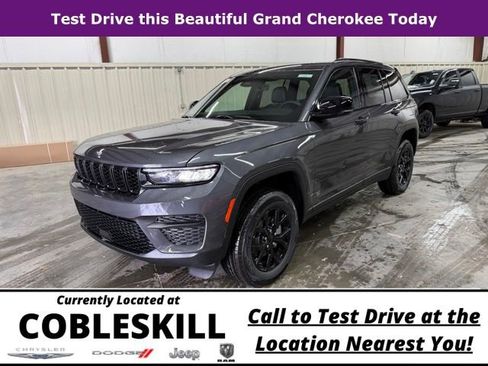 New 2025 Jeep Grand Cherokee Altitude AWD/4WD image 10