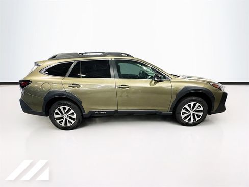 Used 2024 Subaru Outback Premium AWD/4WD image 4