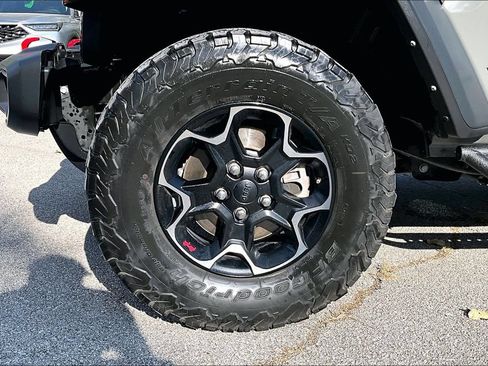 Used 2023 Jeep Wrangler Unlimited Rubicon w/ Cold Weather Group AWD/4WD image 11