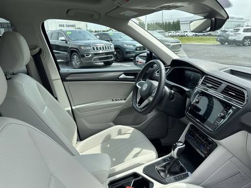 Used 2024 Volkswagen Tiguan SE FWD image 19
