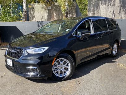 Used 2024 Chrysler Pacifica Touring-L