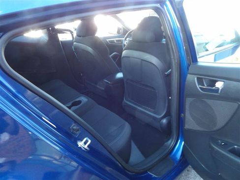 Used 2017 Hyundai Veloster FWD image 16