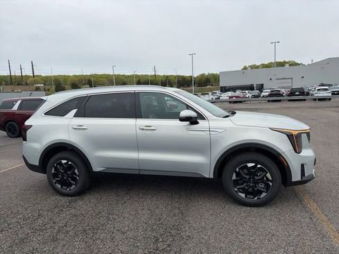 New 2026 Kia Sorento S AWD/4WD image 2