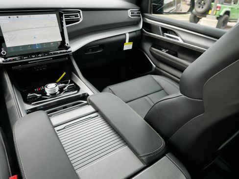 New 2026 Jeep Grand Wagoneer Limited AWD/4WD image 9