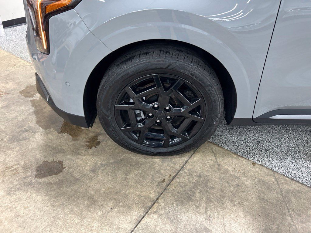 Certified 2025 Kia Carnival SX Prestige FWD image 36