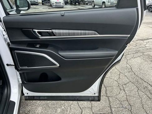 Used 2024 Kia Telluride EX w/ EX Captain's Chair Package image 27