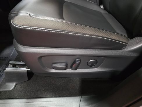 Used 2023 Nissan Pathfinder SL AWD/4WD image 10
