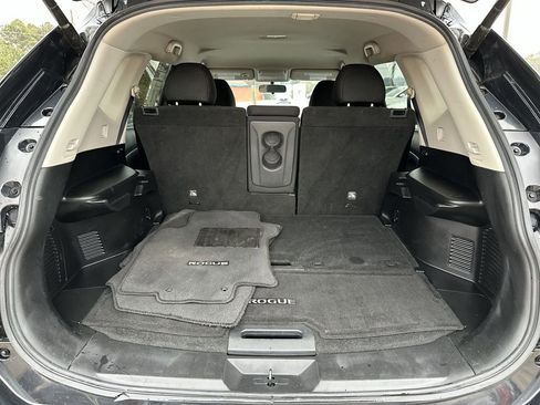 Used 2018 Nissan Rogue SV image 21