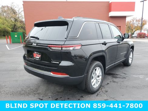 New 2025 Jeep Grand Cherokee Laredo image 4