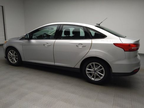 Used 2016 Ford Focus SE w/ SE Cold Weather Package FWD image 3