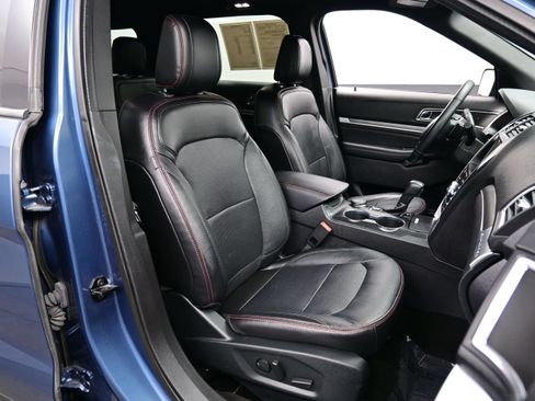 Used 2019 Ford Explorer Sport w/ Equipment Group 401A AWD/4WD image 17