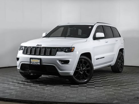 Used 2019 Jeep Grand Cherokee Altitude RWD image 2
