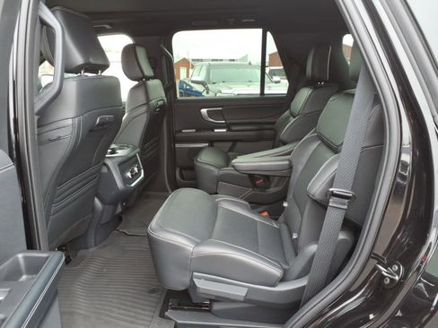 Used 2025 Ford Expedition Platinum w/ Stealth Appearance Package AWD/4WD image 14