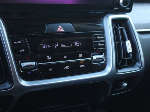 Used 2023 Kia Sorento EX image 13