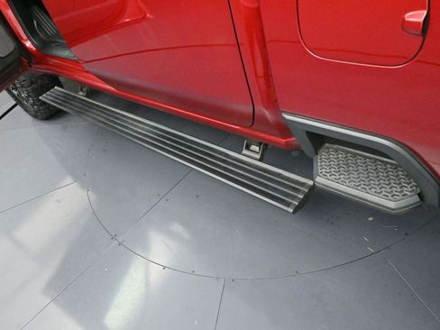 Used 2025 GMC Sierra 2500 AT4X image 9