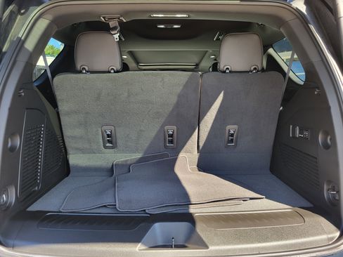 Used 2022 GMC Yukon SLT w/ SLT Premium Package RWD image 17