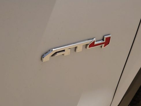 Used 2024 GMC Terrain AT4 AWD/4WD image 7