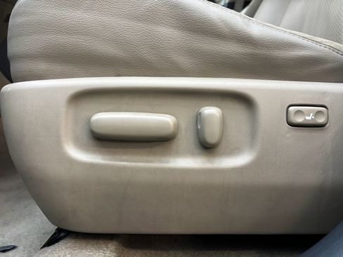 Used 2010 Toyota RAV4 Limited image 14