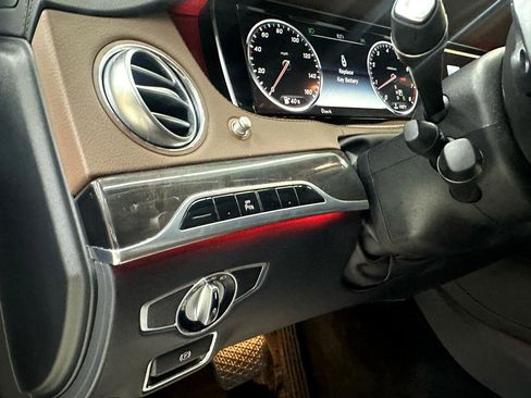Used 2017 Mercedes-Benz S 550 Sedan image 18