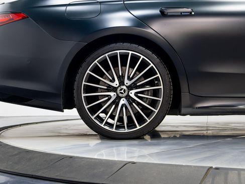 Used 2022 Mercedes-Benz S 580 4MATIC Sedan w/ AMG Line Package image 19