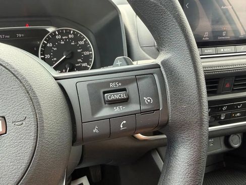 Used 2024 Nissan Rogue S FWD image 17