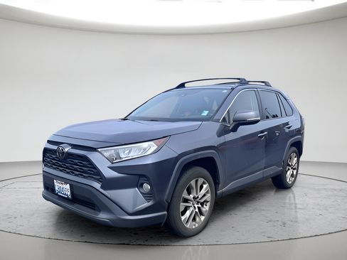 Used 2019 Toyota RAV4 XLE Premium w/ All Weather Liner Package AWD/4WD image 7
