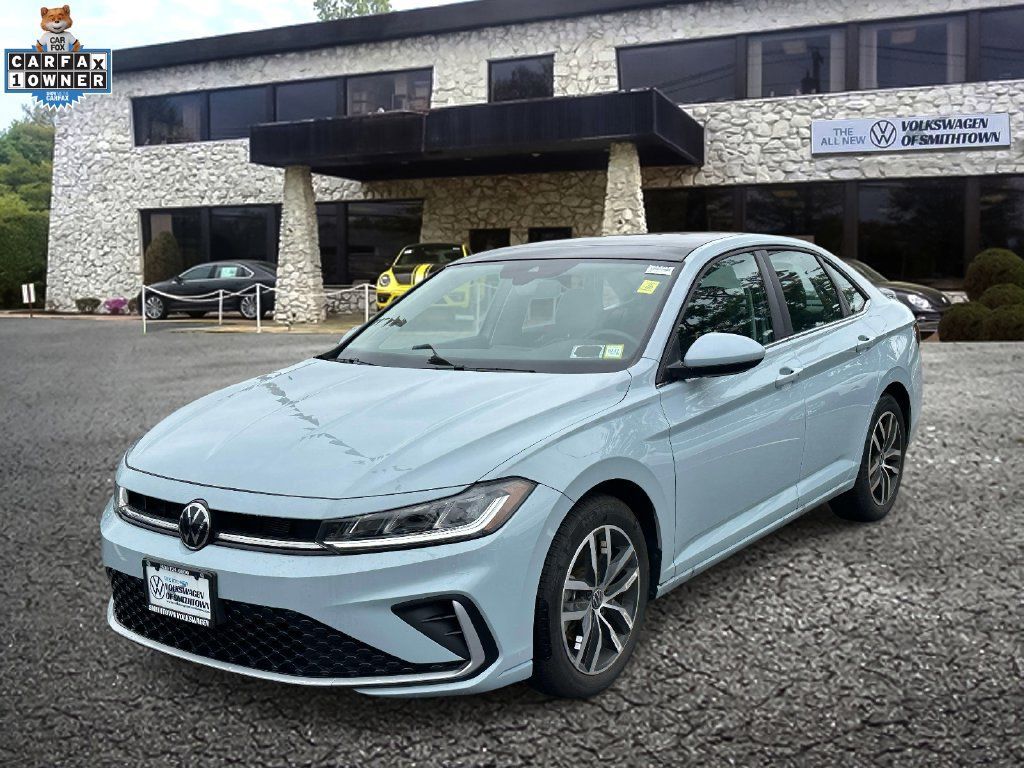 Used 2026 Volkswagen Jetta SE FWD image 2