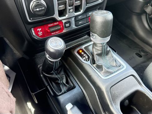 Used 2023 Jeep Wrangler Unlimited Rubicon 4xe w/ Cold Weather Group AWD/4WD image 18