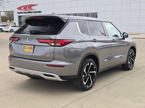 Used 2022 Mitsubishi Outlander SE image 7