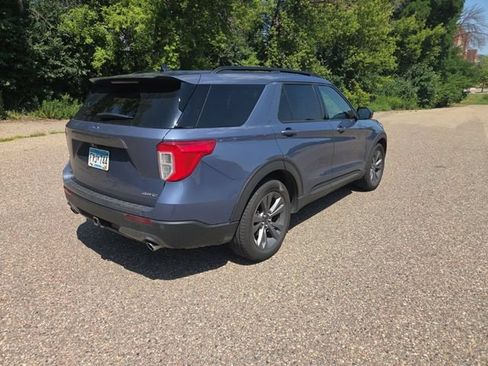 Used 2021 Ford Explorer XLT w/ Equipment Group 202A AWD/4WD image 18