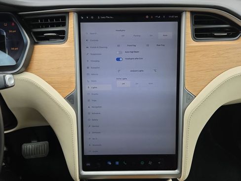 Used 2018 Tesla Model X 75D image 38