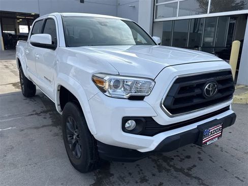 Used 2022 Toyota Tacoma SR5 w/ Technology Package image 6