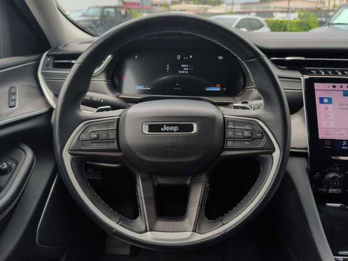 Used 2022 Jeep Grand Cherokee L Limited image 11