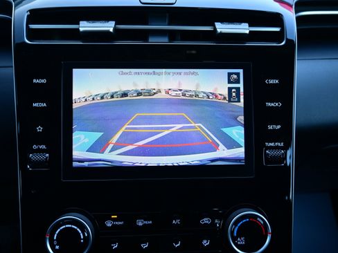 Used 2023 Hyundai Tucson SE image 25