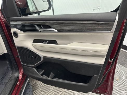 Used 2022 Jeep Wagoneer Series II AWD/4WD image 16
