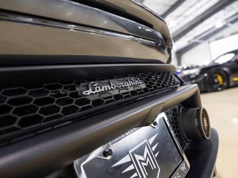 Used 2021 Lamborghini Huracan EVO image 18