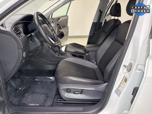 Used 2022 Volkswagen Tiguan SE image 12