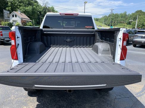 New 2025 Chevrolet Silverado 1500 RST AWD/4WD image 31